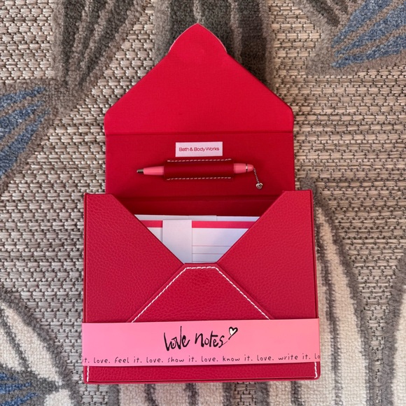 Bath & Body Works Love Notes‎ Valentine Stationary Gift Set Pen/Notes/Envelope - Picture 4 of 5